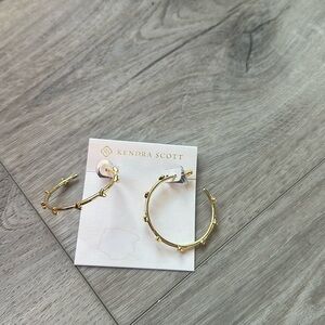KENDRA SCOTT HAVEN CRYSTAL HEART HOOP NEVER WORN.